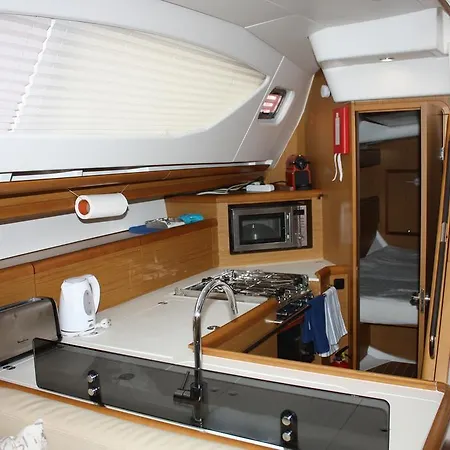 Botel Great Sea - Great Yacht, Unique Experience Lisbon